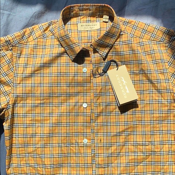 Other - Brand new Burberry plaid button up shirt